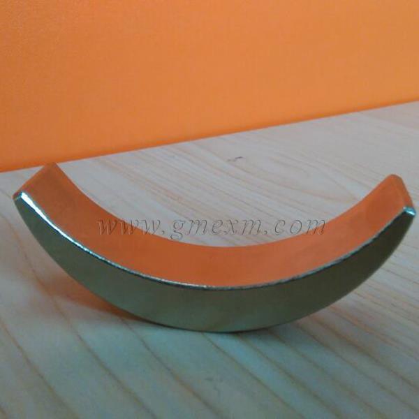 crescent shaped magnets