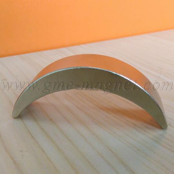 crescent shaped magnets